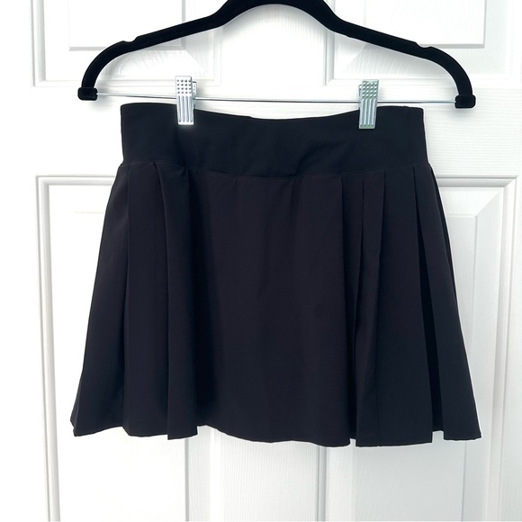 lululemon athletica Dresses & Skirts - Lululemon Black Side Pleat High Rise Tennis Skirt Luxtreme Skort Sz 4 EUC
